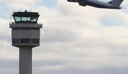 505px-Melbourne_airport_control_tower_and_united_B747.jpg 505px-Melbourne_airport_control_tower_and_united_B747.jpg